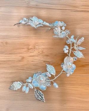 tocado de novia en resina con perlas modelo Piedad