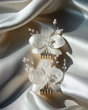 peineta de novia en resina blanca hecha a mano